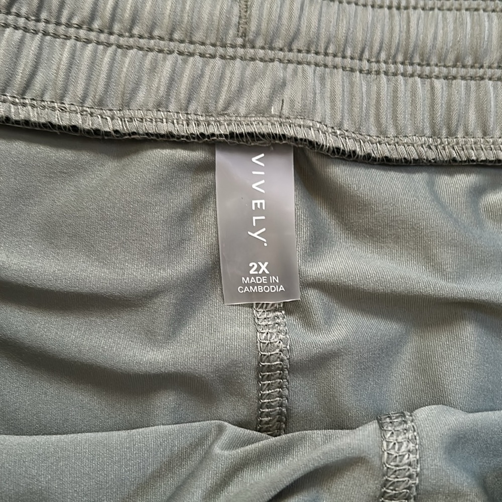 Green Cargo Skirt with Pockets Vively Size 2x - Picture 3 of 9